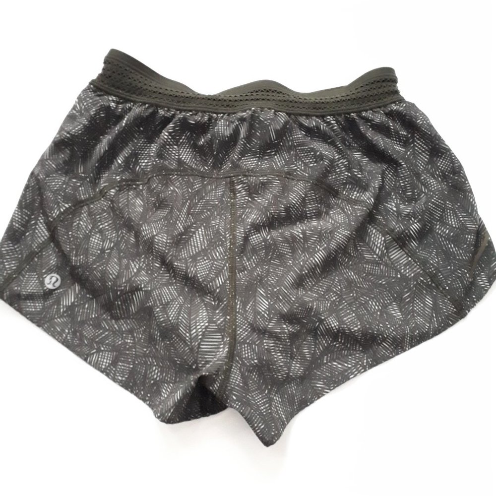 Lululemon Run Split Second Shorts in Gator Green